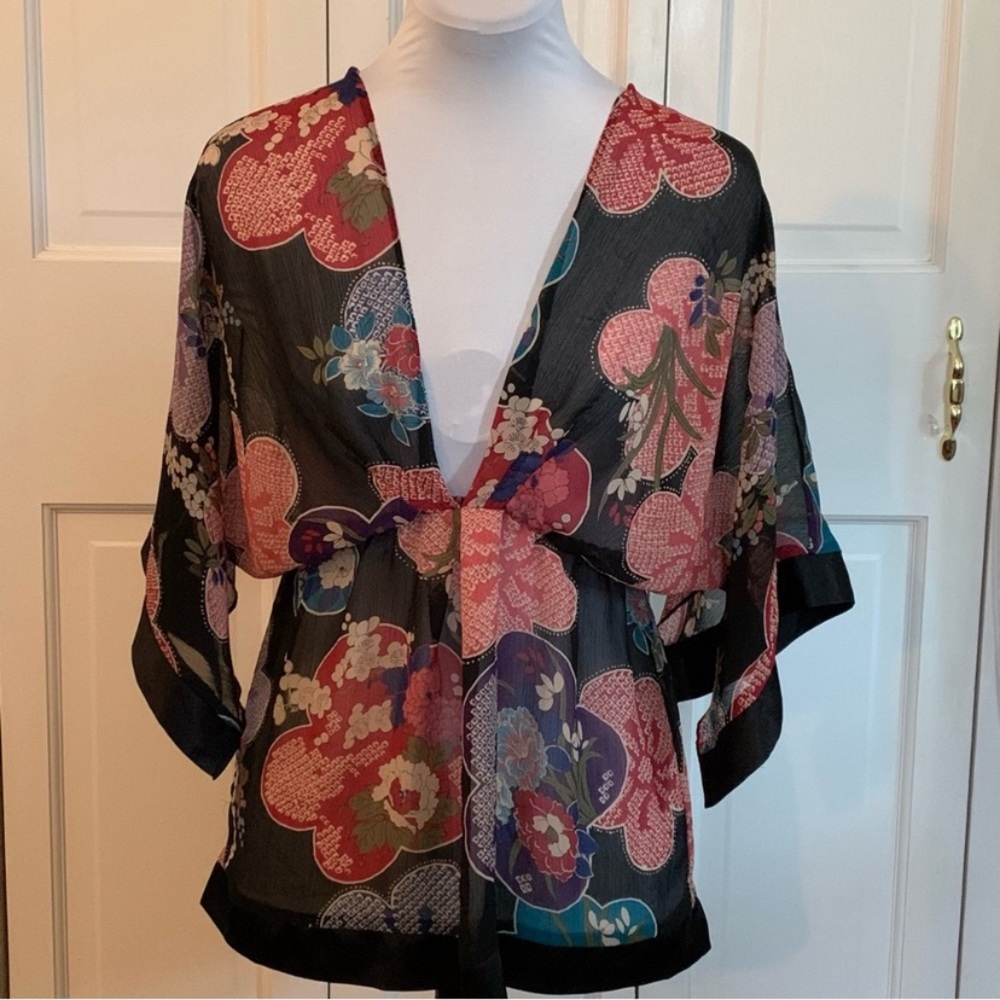 Bisou Bisou Sheer Kimono Top Size:4